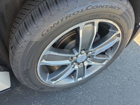 Certified 2017 GMC Acadia Denali w/ Technology Package FWD image 25