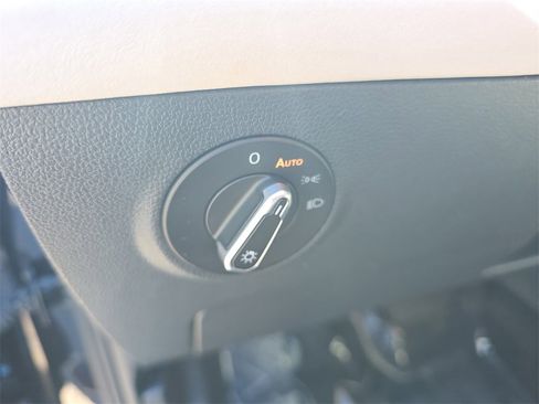 Used 2025 Volkswagen Taos SE image 28