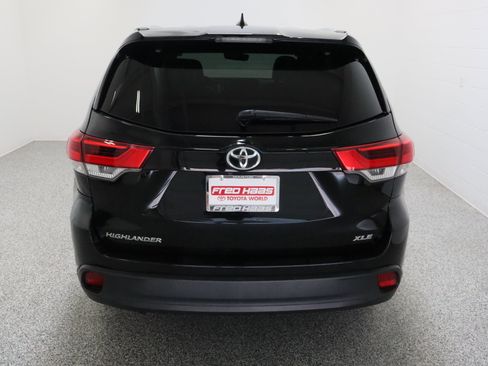 Used 2019 Toyota Highlander XLE FWD image 8