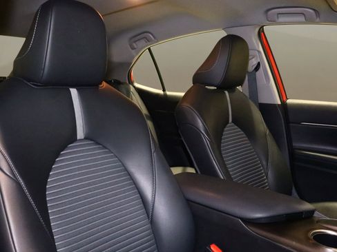 Used 2024 Toyota Camry SE image 19