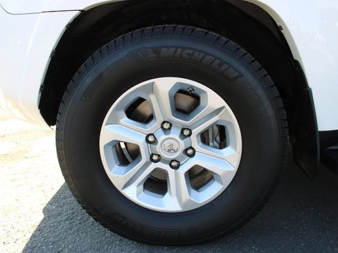 Used 2020 Toyota 4Runner SR5 Premium w/ Moonroof Package RWD image 6