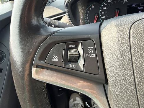 Used 2019 Chevrolet Trax LT w/ LT Convenience Package AWD/4WD image 33