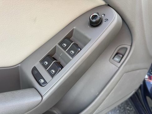 Used 2010 Audi A4 2.0T Premium Plus image 14