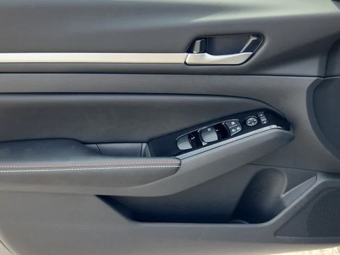 New 2025 Nissan Altima 2.5 SR w/ SR Premium Package image 9