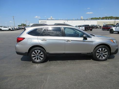 Used 2017 Subaru Outback 3.6R Limited AWD/4WD image 5