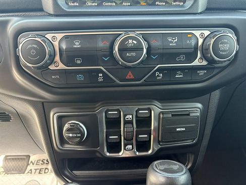 Used 2023 Jeep Wrangler Unlimited Sahara image 14