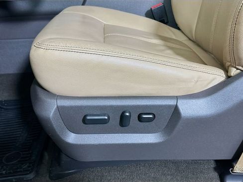 Used 2016 Ford F350 Lariat image 19