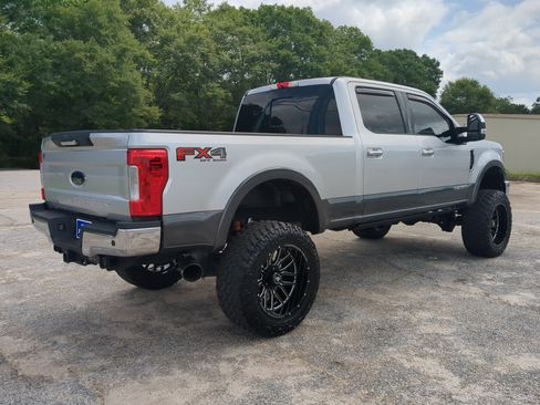 Used 2019 Ford F250 Lariat w/ Chrome Package AWD/4WD image 3