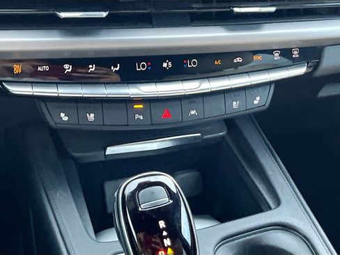 Used 2025 Cadillac XT4 Premium Luxury w/ Technology Package AWD/4WD image 20