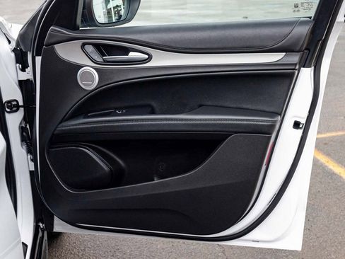 Used 2024 Alfa Romeo Stelvio Veloce image 13