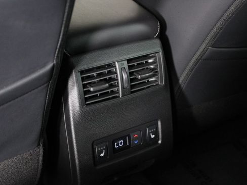 Used 2023 Mitsubishi Outlander 4WD Plug-In Hybrid image 23