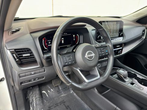 Used 2023 Nissan Rogue Platinum FWD image 13