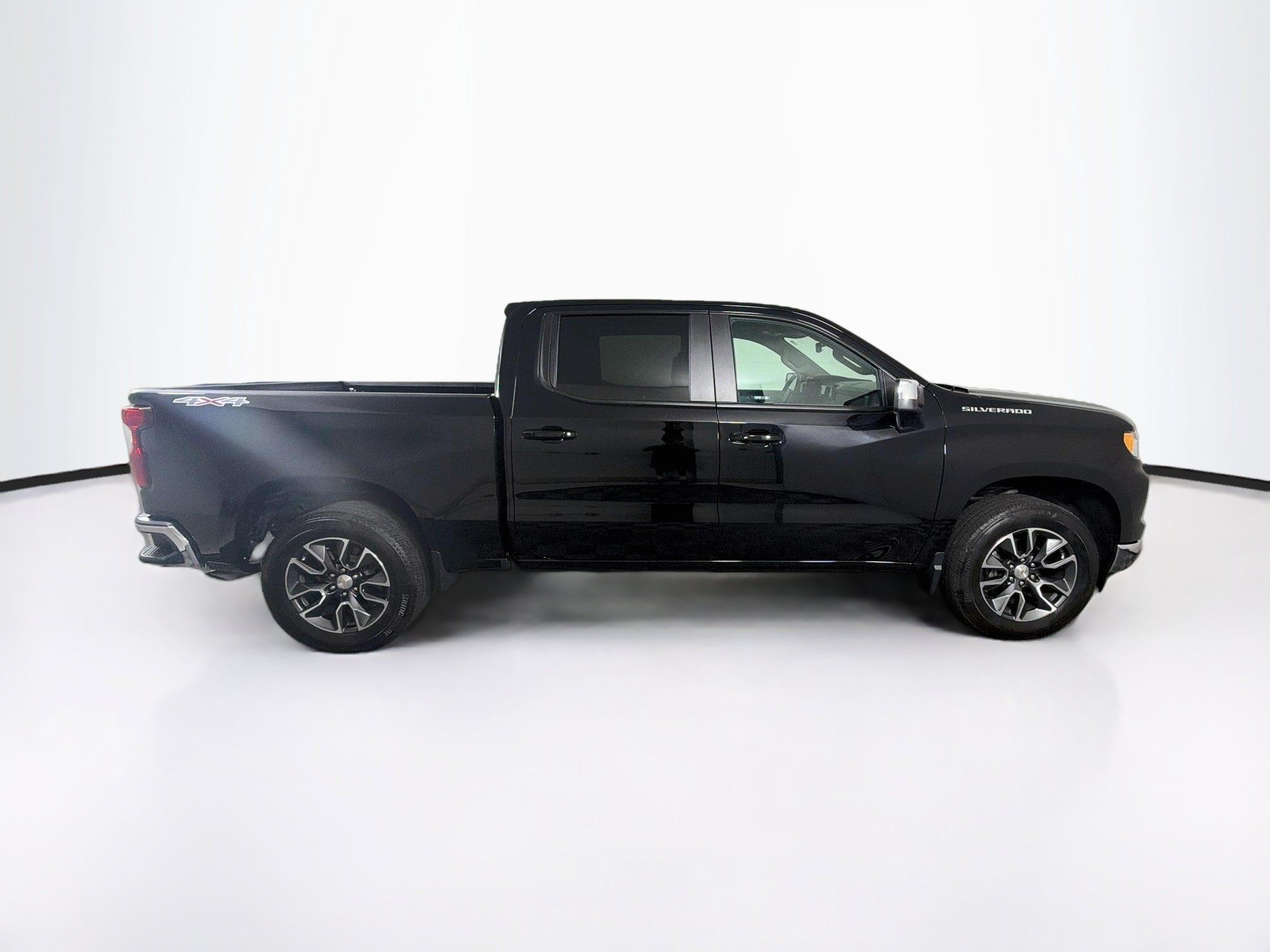 Used 2024 Chevrolet Silverado 1500 LT AWD/4WD image 10