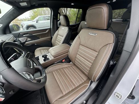 New 2026 GMC Acadia Denali Ultimate w/ LPO, Floor Liner Package image 13