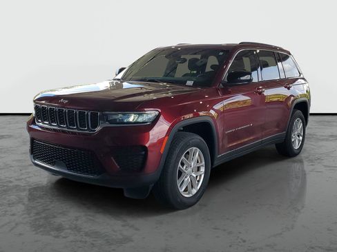 Used 2024 Jeep Grand Cherokee Laredo X w/ Trailer Tow Package AWD/4WD image 4