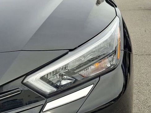 Used 2025 Nissan Versa S FWD image 9