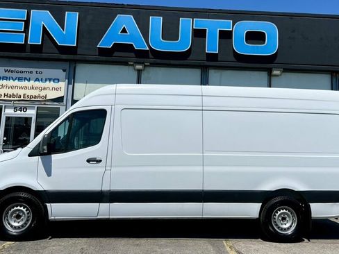 Used 2022 Mercedes-Benz Sprinter 2500 image 2