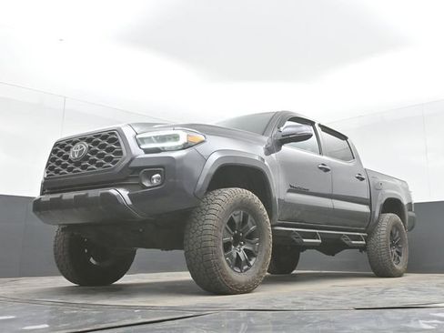 Used 2022 Toyota Tacoma TRD Sport w/ Technology Package AWD/4WD image 29