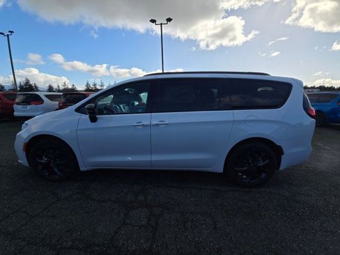New 2026 Chrysler Pacifica Select w/ S Appearance Package FWD image 6