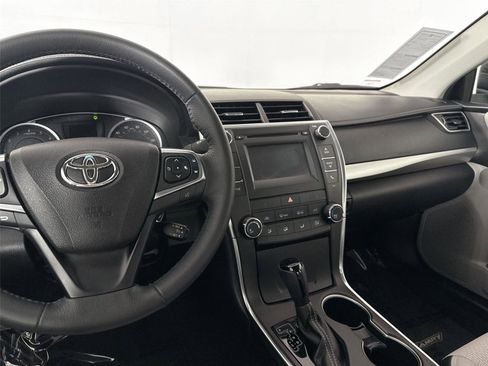 Used 2017 Toyota Camry SE image 28