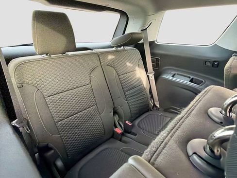 Used 2019 GMC Acadia SLE image 28