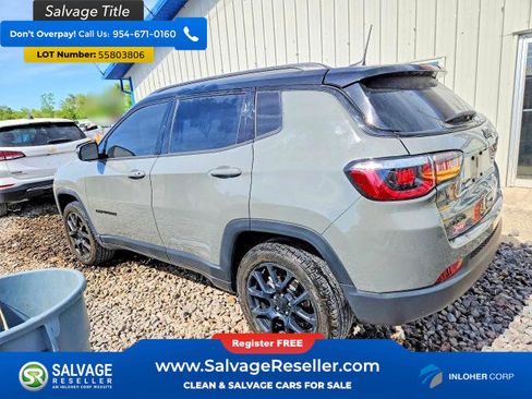 Used 2024 Jeep Compass Latitude w/ Convenience Group AWD/4WD image 3
