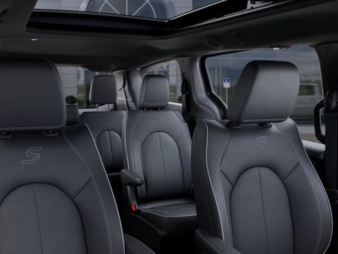 New 2027 Chrysler Pacifica Limited w/ S Appearance Package FWD image 26