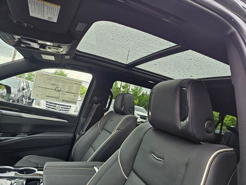 New 2026 Cadillac Escalade ESV Luxury AWD/4WD image 27