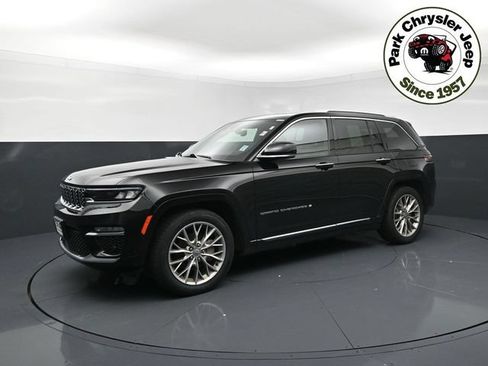 Used 2023 Jeep Grand Cherokee Summit AWD/4WD image 2