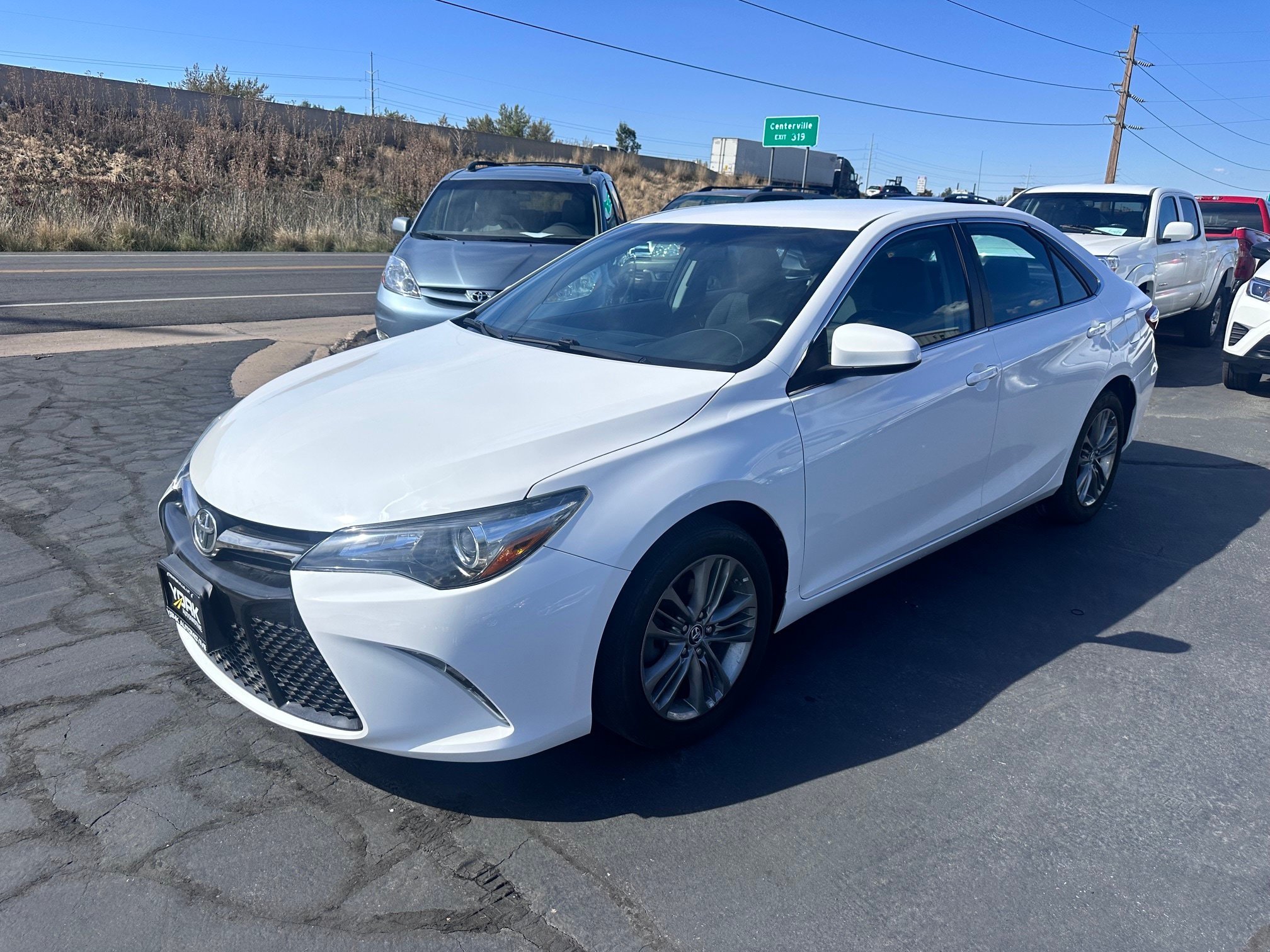 Used 2015 Toyota Camry SE FWD image 2