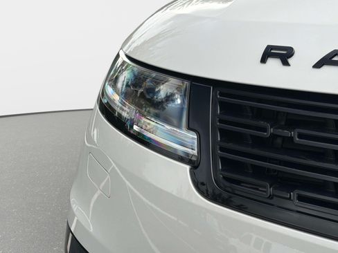 Used 2025 Land Rover Range Rover Sport Dynamic SE AWD/4WD image 9