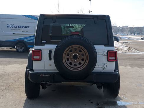 Used 2018 Jeep Wrangler Unlimited Sport S AWD/4WD image 7
