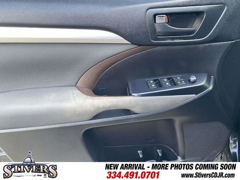 Used 2019 Toyota Highlander LE image 49