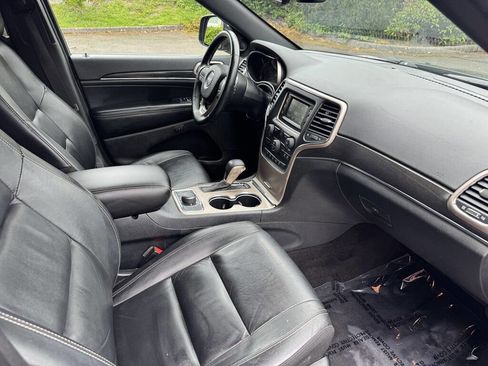 Used 2017 Jeep Grand Cherokee Limited AWD/4WD image 15