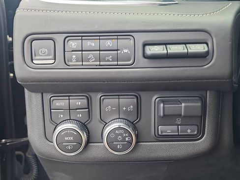 Certified 2023 GMC Yukon XL Denali Ultimate w/ LPO, Floor Liner Package AWD/4WD image 18