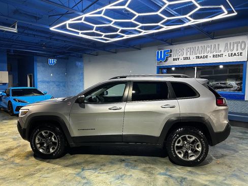 Used 2019 Jeep Cherokee Trailhawk w/ Cold Weather Group image 12