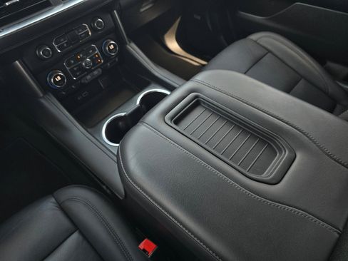 Used 2022 Chevrolet Tahoe LT w/ Luxury Package image 18