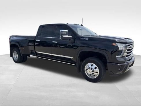 Used 2024 Chevrolet Silverado 3500 High Country w/ High Country Premium Package AWD/4WD image 7