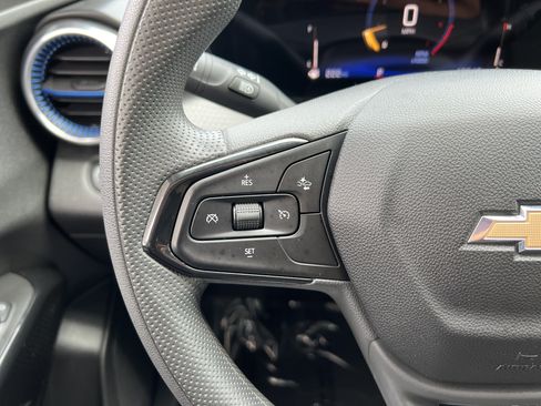 Used 2025 Chevrolet Trax LT FWD image 26