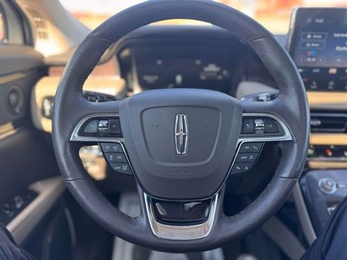 Used 2022 Lincoln Nautilus Reserve image 9