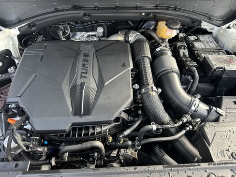 Used 2024 Hyundai Santa Fe Limited image 9