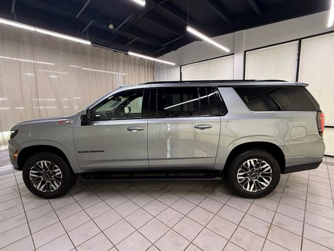 Certified 2025 Chevrolet Suburban Z71 AWD/4WD image 9