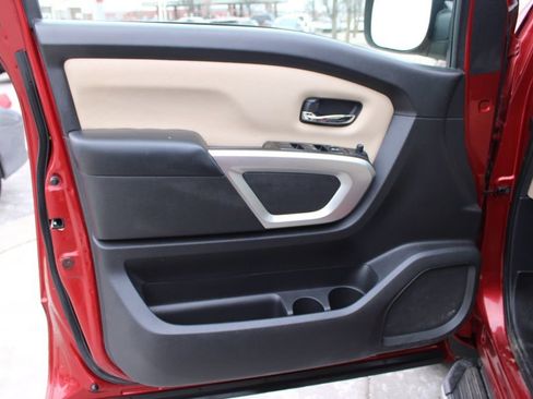 Used 2017 Nissan Titan SV image 18