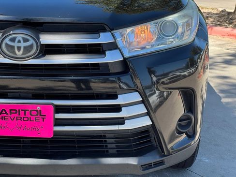 Used 2019 Toyota Highlander LE FWD image 9