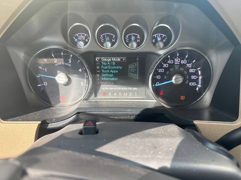 Used 2011 Ford F250 Lariat w/ Lariat Interior Pkg AWD/4WD image 12