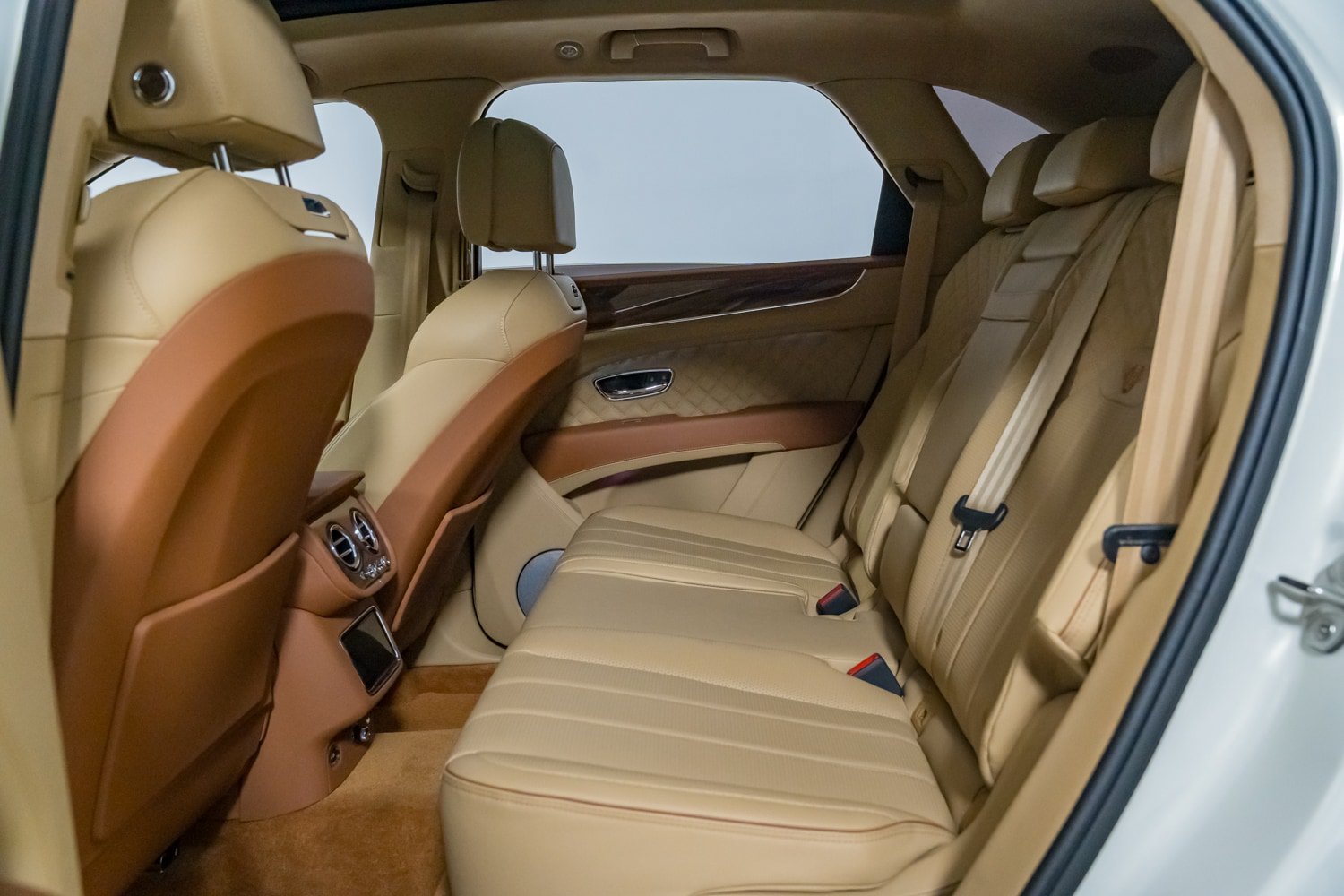 Used 2023 Bentley Bentayga AWD/4WD image 25