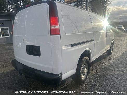 Used 2017 Chevrolet Express 2500 image 7