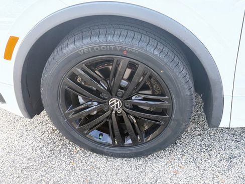 Used 2022 Volkswagen Tiguan SE R-Line FWD image 21