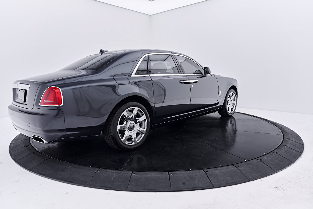 Used 2016 Rolls-Royce Ghost RWD image 13