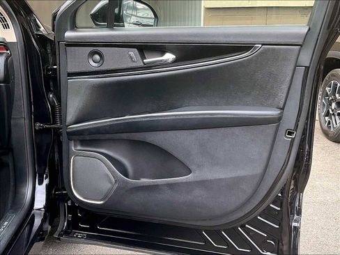 Used 2022 Lincoln Nautilus Reserve image 12